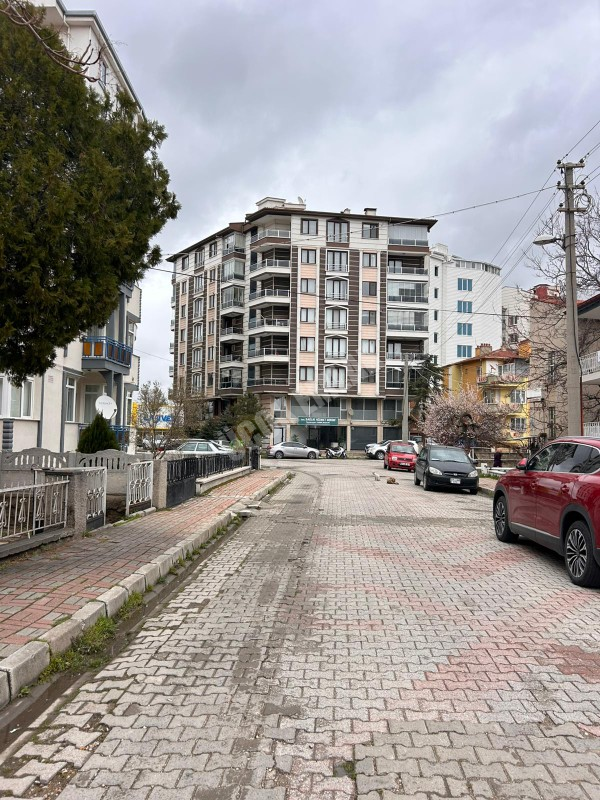 AFYON ÜÇOK EMLAKTAN KAYADİBİ MAH TEMİZ BAKIMLI 3+1 120M² KİRALIK DAİRE 