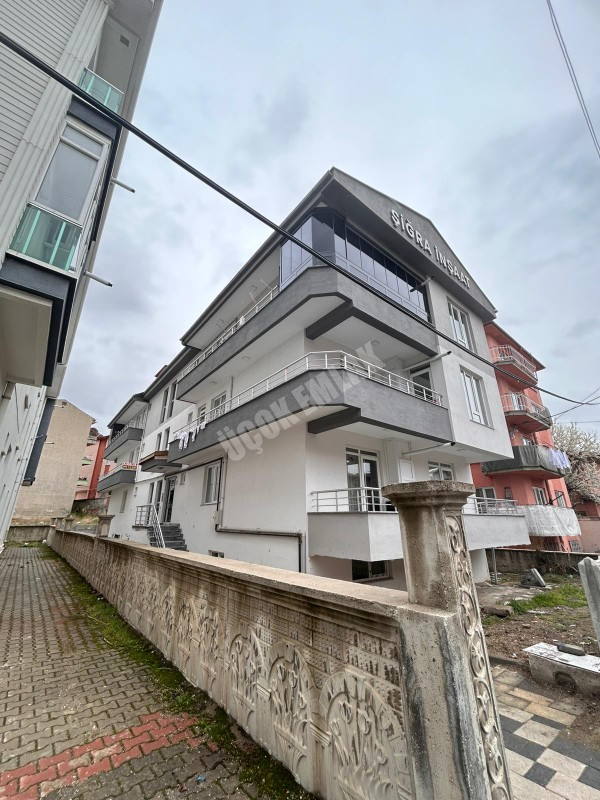 AFYON ÜÇOK EMLAKTAN KAYADİBİ MAH TEMİZ BAKIMLI 3+1 120M² KİRALIK DAİRE 