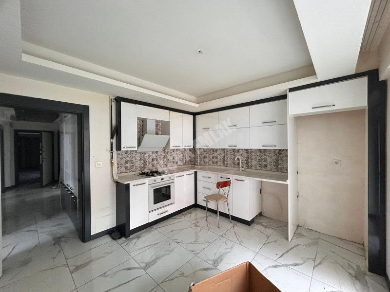 AFYON ÜÇOK EMLAKTAN KAYADİBİ MAH TEMİZ BAKIMLI 3+1 120M² KİRALIK DAİRE 