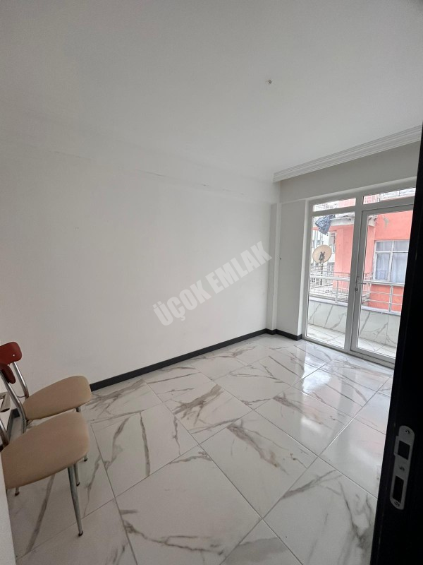 AFYON ÜÇOK EMLAKTAN KAYADİBİ MAH TEMİZ BAKIMLI 3+1 120M² KİRALIK DAİRE 