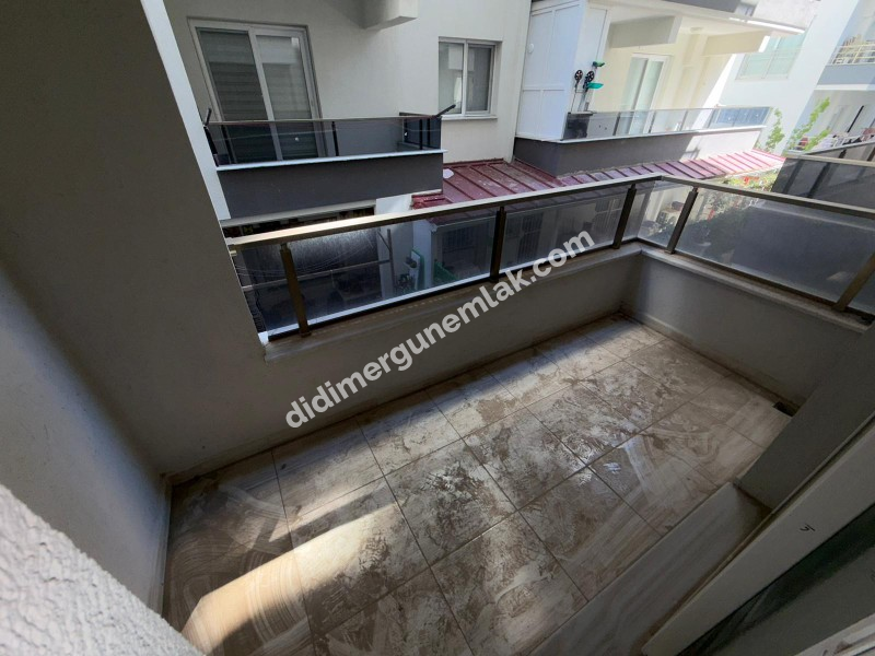 DİDİM YENİ MAHALLE’DE 115M² NET ALANA SAHİP 3+1 AYRI MUTFAKLI, ÖNÜ OTOPARKLI GENİŞ VE FERAH ODALI, BALKONLU ARA KAT SATILIK DAİRE