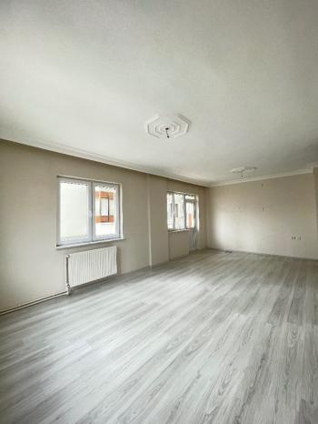 Güvenay - Çorum Üçtutlar Mah. Fatih Caddesi Üzeri 3+1 Kiralık Daire 