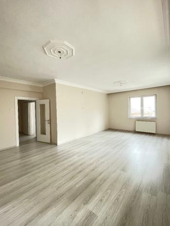 Güvenay - Çorum Üçtutlar Mah. Fatih Caddesi Üzeri 3+1 Kiralık Daire 