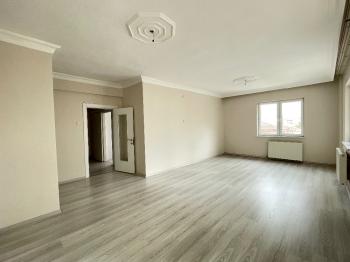 Güvenay - Çorum Üçtutlar Mah. Fatih Caddesi Üzeri 3+1 Kiralık Daire 