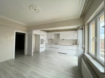 Güvenay - Çorum Üçtutlar Mah. Fatih Caddesi Üzeri 3+1 Kiralık Daire 