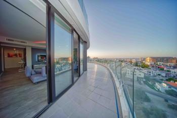 KKTC Girne Merkezde Panaromik Deniz Manzaralı Kiralık 3+1 Eşyalı Lüks Daire