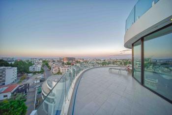 KKTC Girne Merkezde Panaromik Deniz Manzaralı Kiralık 3+1 Eşyalı Lüks Daire