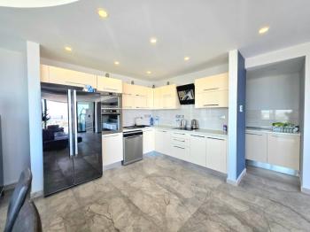 KKTC Girne Merkezde Panaromik Deniz Manzaralı Kiralık 3+1 Eşyalı Lüks Daire