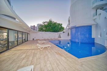 KKTC Girne Merkezde Panaromik Deniz Manzaralı Kiralık 3+1 Eşyalı Lüks Daire