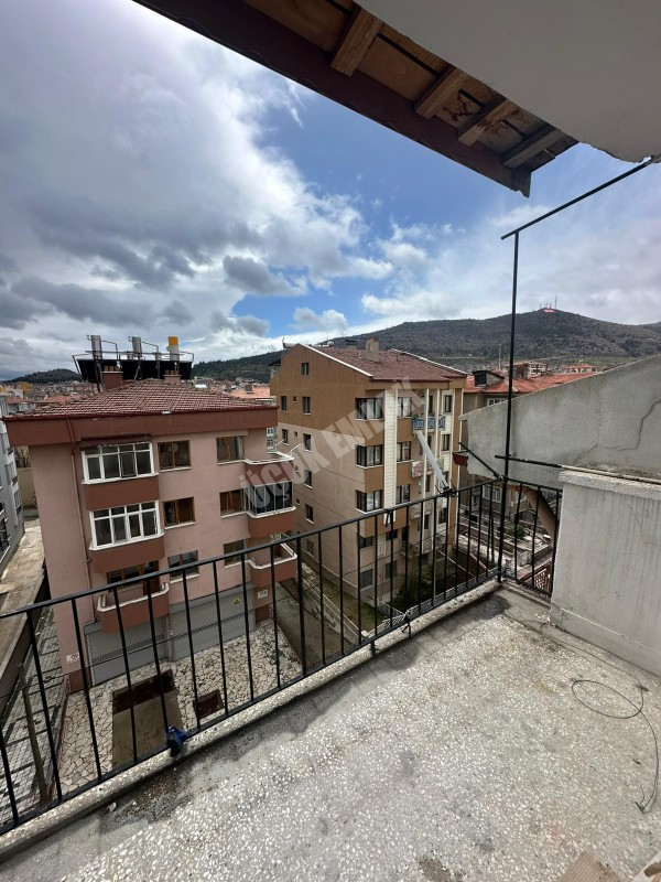 CUMHURİYET MAH 2+1 85M² TEMİZ BAKIMLI KİRALIK  DAİRE