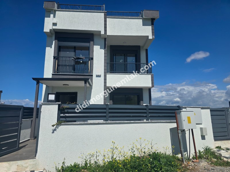 DİDİM HİSAR MAHALLESİ’NDE SIFIR BİTİŞİK NİZAM 3+1 | AMERİKAN MUTFAK | 3 KATLI | GENİŞ TERASLI | EBEVEYN BANYOLU | BALKONLU | MODERN MİMARİ VİLLA 