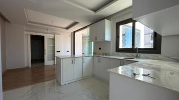 Elmas'tan Batıkent'te Havuzlu 3 Banyolu Yeni Nesil 4+1