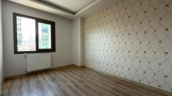 Elmas'tan Batıkent'te Havuzlu 3 Banyolu Yeni Nesil 4+1