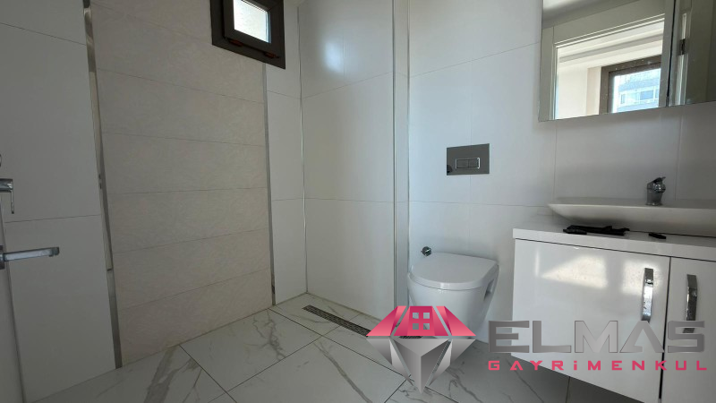 Elmas'tan Batıkent'te Havuzlu 3 Banyolu Yeni Nesil 4+1