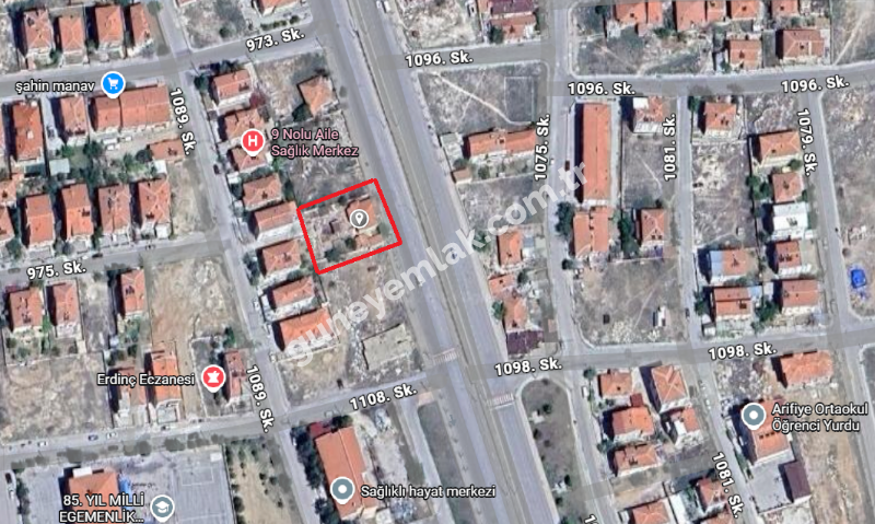 CADDE ÜZERİ SATILIK MÜSTAKİL EV ARSASI