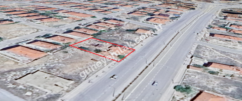 CADDE ÜZERİ SATILIK MÜSTAKİL EV ARSASI