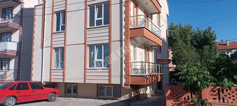 AFYON ÜÇOK EMLAKTAN KANLICA MAH TEMİZ BAKIMLI 2+1 85M² SATILIK DAİRE 