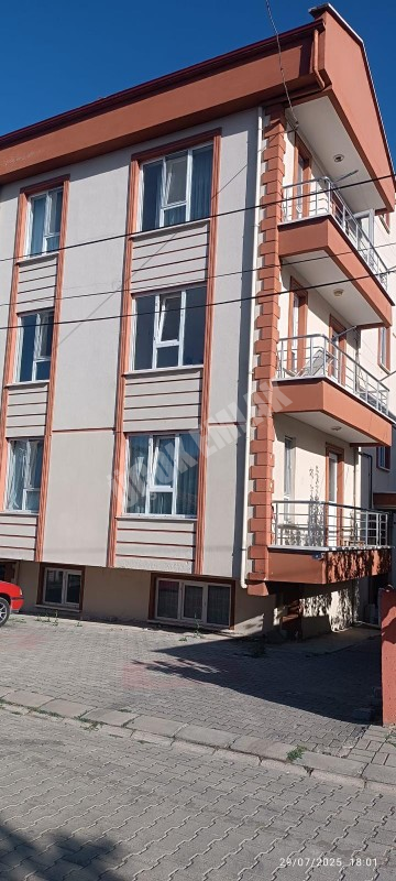 AFYON ÜÇOK EMLAKTAN KANLICA MAH TEMİZ BAKIMLI 2+1 85M² SATILIK DAİRE 