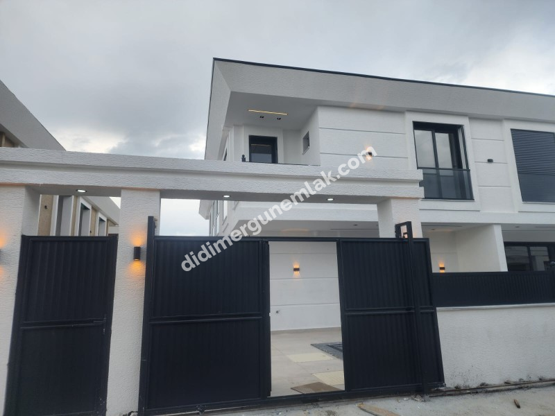 DİDİM EFELER MAHALLESİ’NDE TAM MÜSTAKİL ULTRA LÜKS 3+1 | ÖZEL HAVUZLU | OTOPARKLI | MÜSTAKİL GİRİŞ | 3 BANYOLU | EBEVEYN BANYOLU | OTOMATİK PANJURLU | GÜNEY-BATI CEPHE SATILIK VİLLA