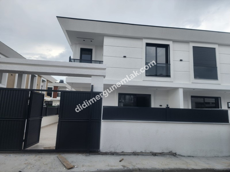 DİDİM EFELER MAHALLESİ’NDE TAM MÜSTAKİL ULTRA LÜKS 3+1 | ÖZEL HAVUZLU | OTOPARKLI | MÜSTAKİL GİRİŞ | 3 BANYOLU | EBEVEYN BANYOLU | OTOMATİK PANJURLU | GÜNEY-BATI CEPHE SATILIK VİLLA