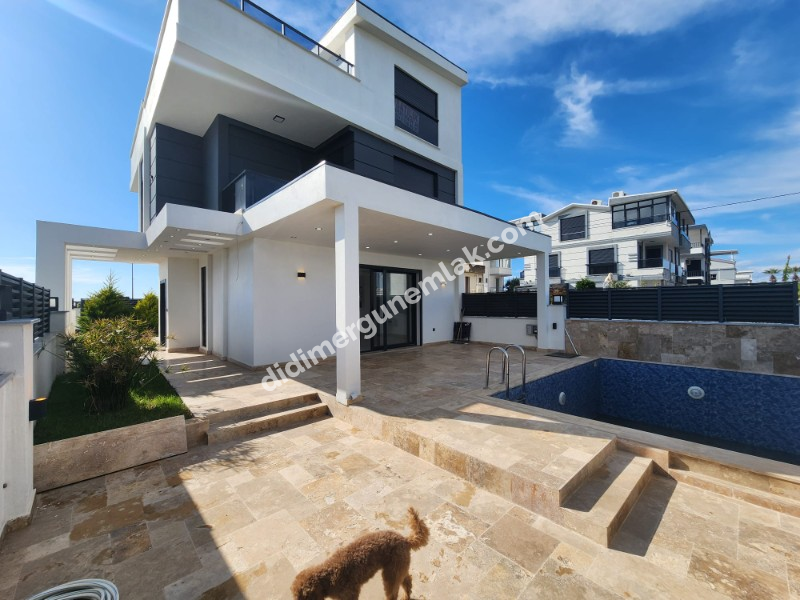 DİDİM EFELER MAHALLESİ’NDE 4+1 ULTRA LÜKS | HAVUZLU | ÖZEL OTOPARKLI | EBEVEYN BANYOLU | GÜNEŞ ALAN TERASI DENİZ MANZARALI SATILIK MÜSTAKİL VİLLA