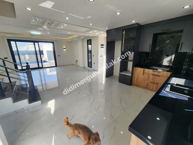 DİDİM EFELER MAHALLESİ’NDE 4+1 ULTRA LÜKS | HAVUZLU | ÖZEL OTOPARKLI | EBEVEYN BANYOLU | GÜNEŞ ALAN TERASI DENİZ MANZARALI SATILIK MÜSTAKİL VİLLA