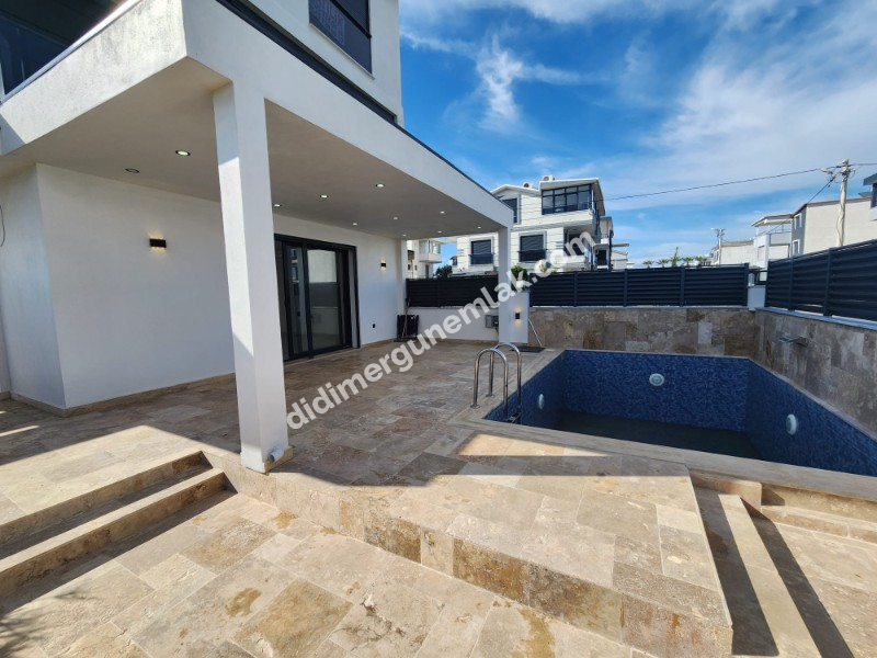 DİDİM EFELER MAHALLESİ’NDE 4+1 ULTRA LÜKS | HAVUZLU | ÖZEL OTOPARKLI | EBEVEYN BANYOLU | GÜNEŞ ALAN TERASI DENİZ MANZARALI SATILIK MÜSTAKİL VİLLA