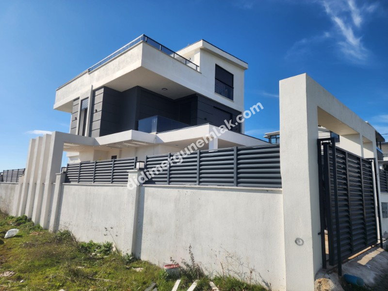 DİDİM EFELER MAHALLESİ’NDE 4+1 ULTRA LÜKS | HAVUZLU | ÖZEL OTOPARKLI | EBEVEYN BANYOLU | GÜNEŞ ALAN TERASI DENİZ MANZARALI SATILIK MÜSTAKİL VİLLA