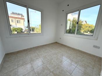 KKTC Girne Lapta The Cove Sitesi Satılık Bahçeli 2+1 Fırsat Daire