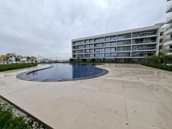 İSKEKLE LONGBEACH BÖLGESİNDE 7 YILDIZLI REZİDANS İLE OTEL KONSEPTLİ SATILIK 2+1 DAİRE