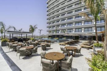 İSKEKLE LONGBEACH BÖLGESİNDE 7 YILDIZLI REZİDANS İLE OTEL KONSEPTLİ SATILIK 2+1 DAİRE