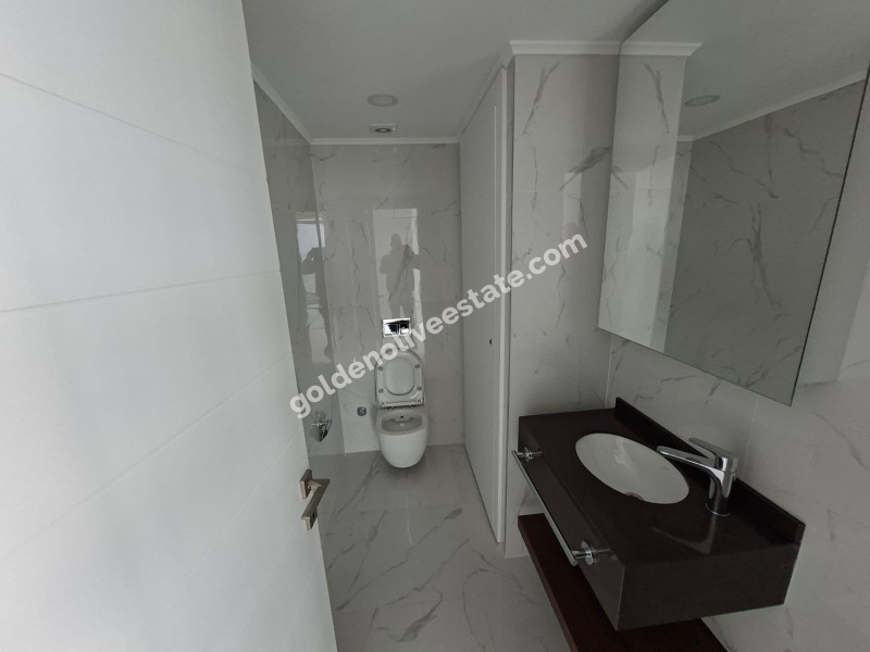 İSKEKLE LONGBEACH BÖLGESİNDE 7 YILDIZLI REZİDANS İLE OTEL KONSEPTLİ SATILIK 2+1 DAİRE