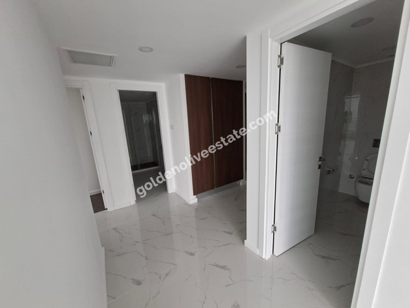 İSKEKLE LONGBEACH BÖLGESİNDE 7 YILDIZLI REZİDANS İLE OTEL KONSEPTLİ SATILIK 2+1 DAİRE