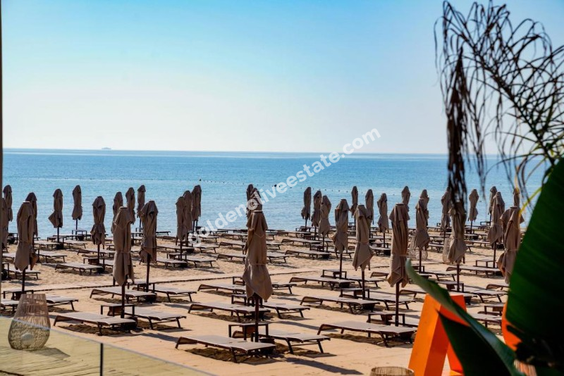 İSKEKLE LONGBEACH BÖLGESİNDE 7 YILDIZLI REZİDANS İLE OTEL KONSEPTLİ SATILIK 2+1 DAİRE