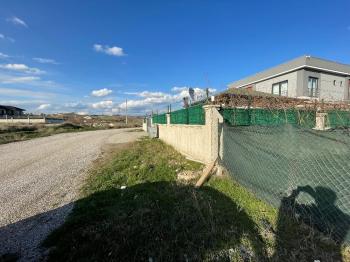 GÜVENAY - ÇORUM BUHARAEVLER MAH. İBRAHİM ÇAYIRI SATILIK 1090 M2 VİLLA ARSA