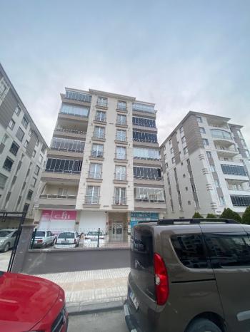 GÜVENAY - ÇORUM İKBAL IŞIKLARI OSMANCIK CADDESİ ÜZERİ 3+1 SATILIK DAİRE 