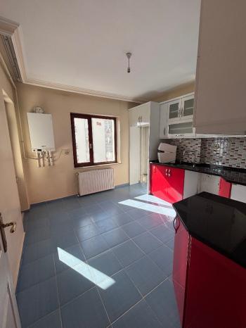 GÜVENAY - ÇORUM ULUKAVAK MAH. PAZARTESİ PAZARI CİVARI 3+1 KİRALIK DAİRE