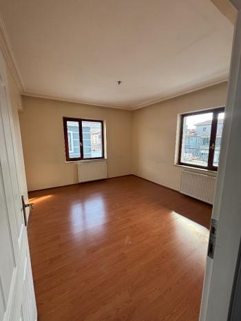 GÜVENAY - ÇORUM ULUKAVAK MAH. PAZARTESİ PAZARI CİVARI 3+1 KİRALIK DAİRE