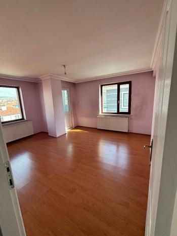 GÜVENAY - ÇORUM ULUKAVAK MAH. PAZARTESİ PAZARI CİVARI 3+1 KİRALIK DAİRE