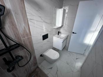 Kıbrıs Girne Lapta Bölgesinde Türk Tapulu Havuzlu Site İçerisinde Satılık 2+1 Daire