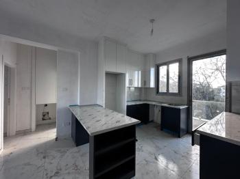Kıbrıs Girne Lapta Bölgesinde Türk Tapulu Havuzlu Site İçerisinde Satılık 2+1 Daire
