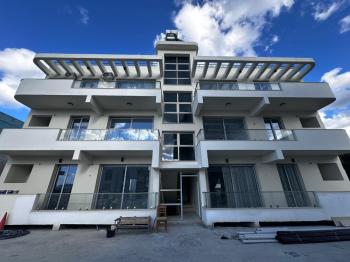 Kıbrıs Girne Lapta Bölgesinde Türk Tapulu Havuzlu Site İçerisinde Satılık 2+1 Daire
