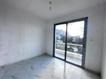 Kıbrıs Girne Lapta Bölgesinde Türk Tapulu Havuzlu Site İçerisinde Satılık 2+1 Daire