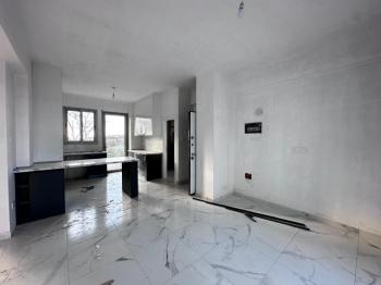 Kıbrıs Girne Lapta Bölgesinde Türk Tapulu Havuzlu Site İçerisinde Satılık 2+1 Daire