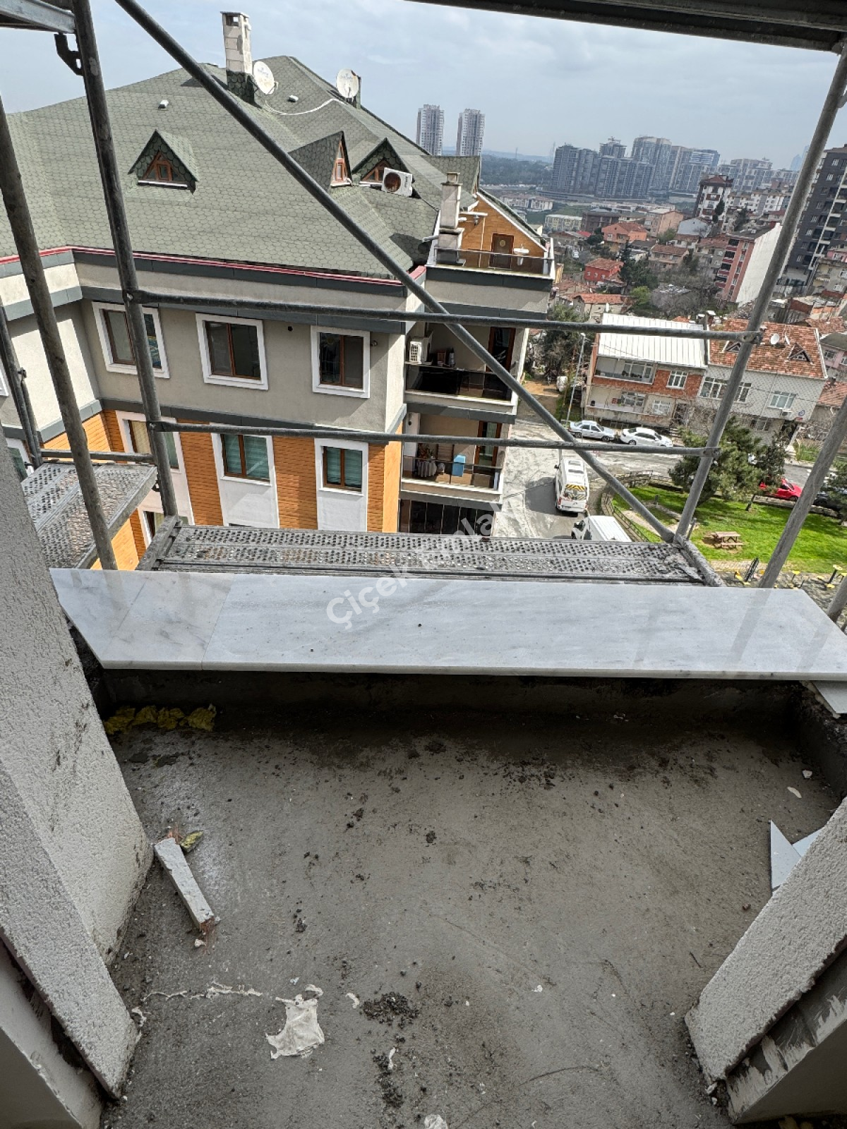 Akşemsettin'de İnşaatı Devam Eden Otoparklı Proje'de 2+1 Sıfır Satılık Daire 