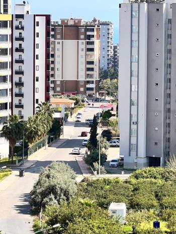 AKDENİZ MAHALLESİNDE OTURUMA HAZIR KAT SEÇENEKLİ SATILIK DAİRELER