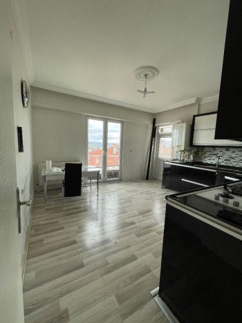 GÜVENAY - ÇORUM ŞENYURTTA EŞYALI 3+1 KİRALIK DAİRE