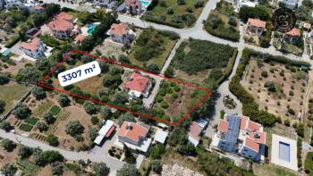 Kıbrıs Girne Çatalköy Bölgesinde Satılık 3307 M2 Büyüklüğünde Arsa
