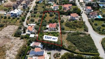 Kıbrıs Girne Çatalköy Bölgesinde Satılık 3307 M2 Büyüklüğünde Arsa