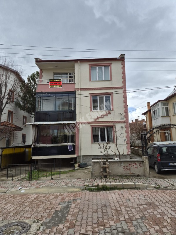 AFYON ÜÇOK EMLAKTAN KANLICA MAH 2+1 90M² TEMİZ BAKIMLI SATILIK DAİRE 